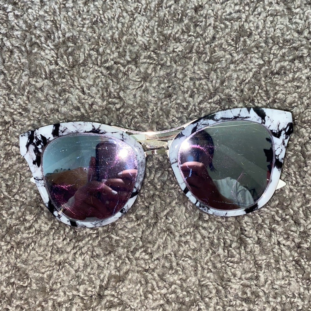 Marble Guess sunglasses